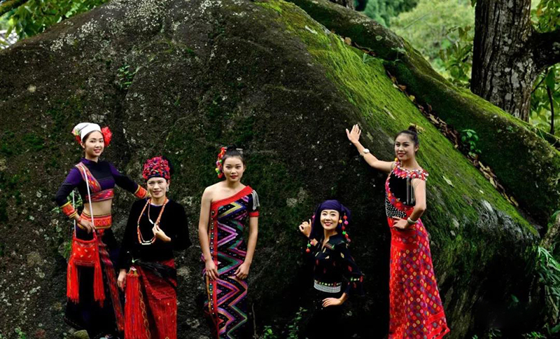 少有景頗族民族服裝登場(chǎng)，讓我們先睹為快！