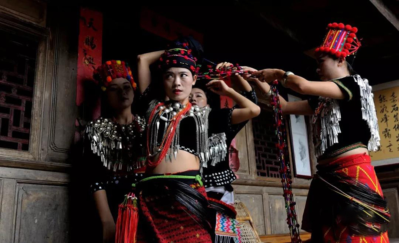 少有景頗族民族服裝登場(chǎng)，讓我們先睹為快！