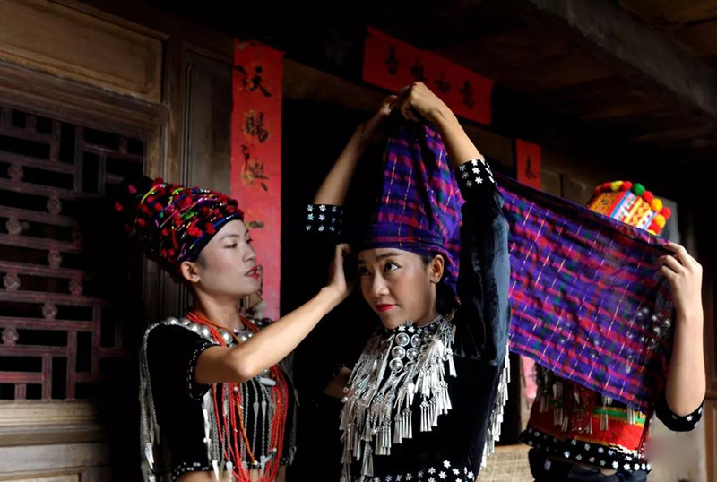 少有景頗族民族服裝登場(chǎng)，讓我們先睹為快！