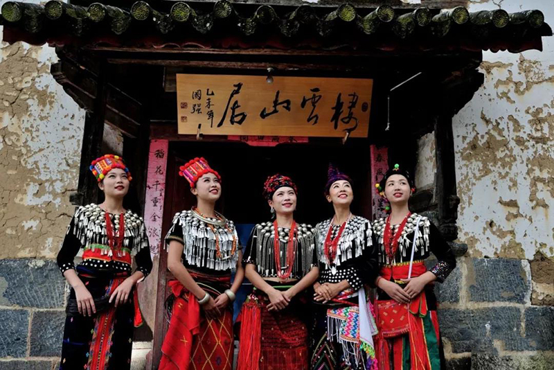 少有景頗族民族服裝登場(chǎng)，讓我們先睹為快！