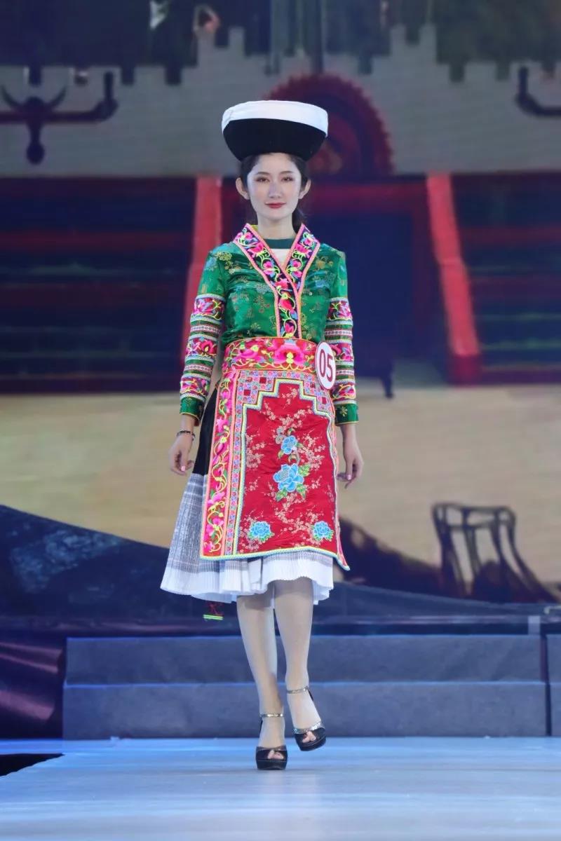 七彩云南，各地區(qū)民族服裝驚艷亮相 你最喜愛哪件民族服飾