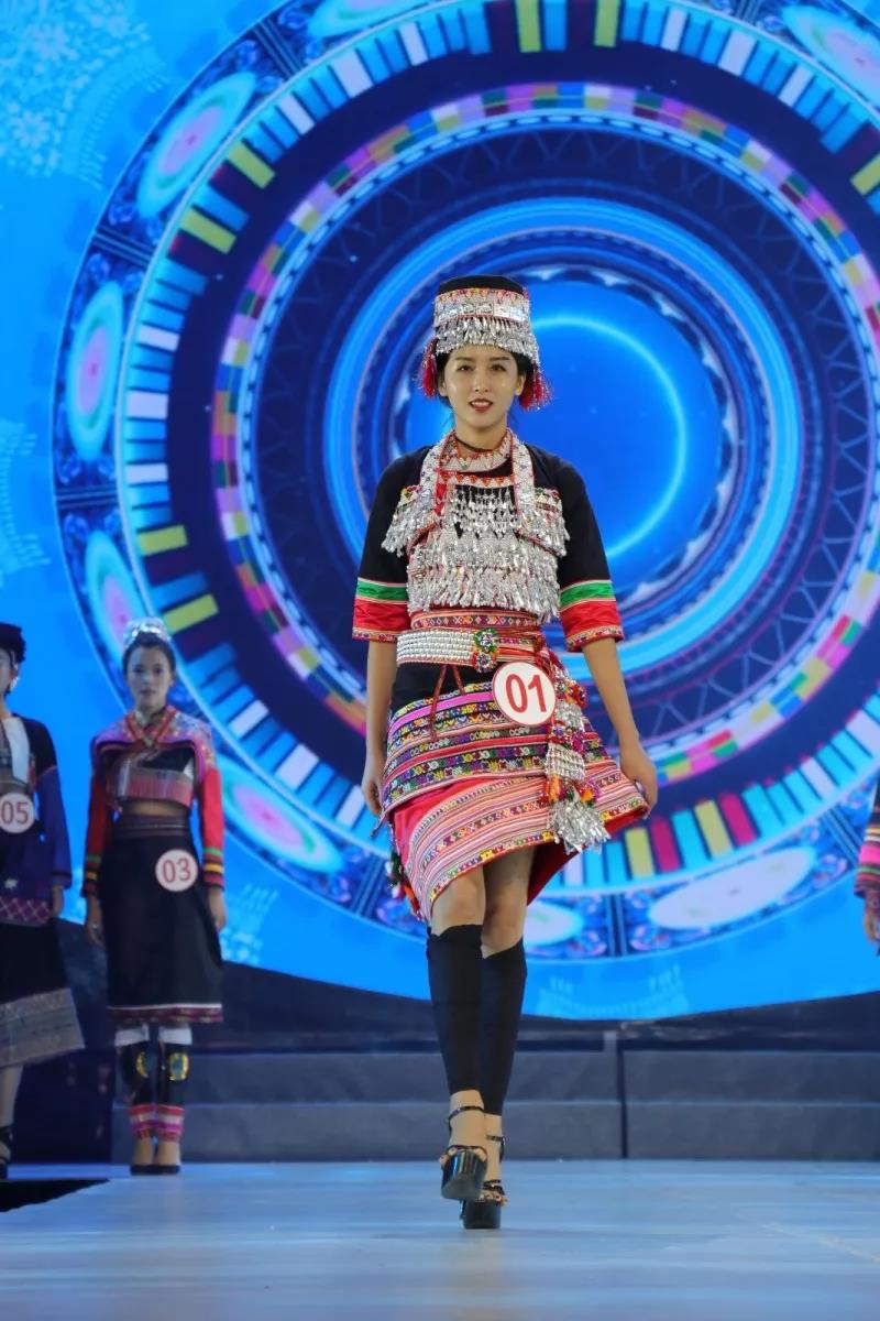七彩云南，各地區(qū)民族服裝驚艷亮相 你最喜愛哪件民族服飾