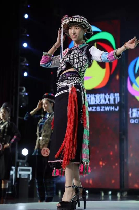 七彩云南，各地區(qū)民族服裝驚艷亮相 你最喜愛哪件民族服飾