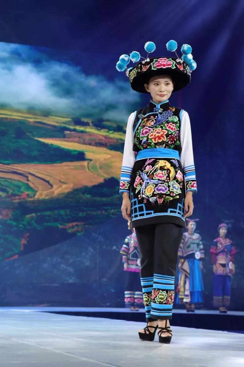 七彩云南，各地區(qū)民族服裝驚艷亮相 你最喜愛哪件民族服飾