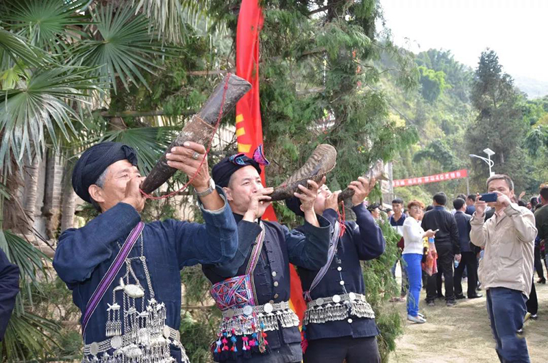 云南紅河民族服飾多彩多樣美如蒼穹彩虹，哈尼族七個(gè)支系就能美醉你的眼睛