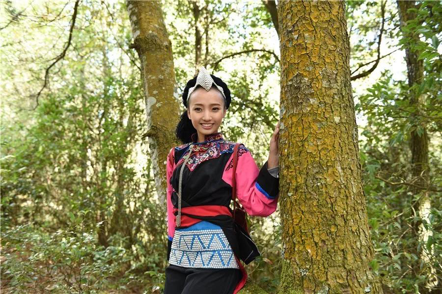 云南紅河民族服飾多彩多樣美如蒼穹彩虹，哈尼族七個(gè)支系就能美醉你的眼睛