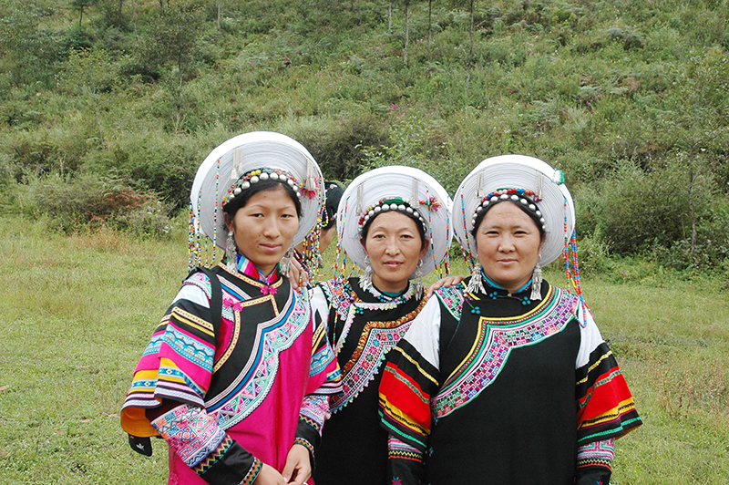 對現(xiàn)在中國傳統(tǒng)民族服飾文化傳承的焦慮與思考，我們祖宗留下來的東西該何去何從?