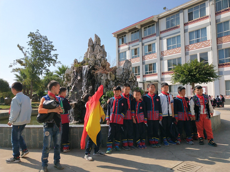 各民族小學(xué)的民族風(fēng)格校服，你更喜歡哪一件呢？