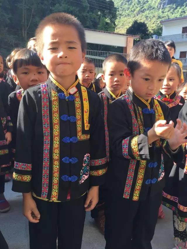 各民族小學(xué)的民族風(fēng)格校服，你更喜歡哪一件呢？