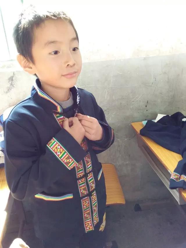 各民族小學(xué)的民族風(fēng)格校服，你更喜歡哪一件呢？
