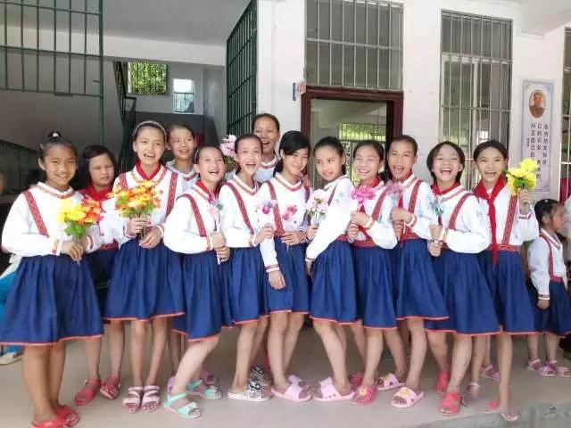 各民族小學(xué)的民族風(fēng)格校服，你更喜歡哪一件呢？