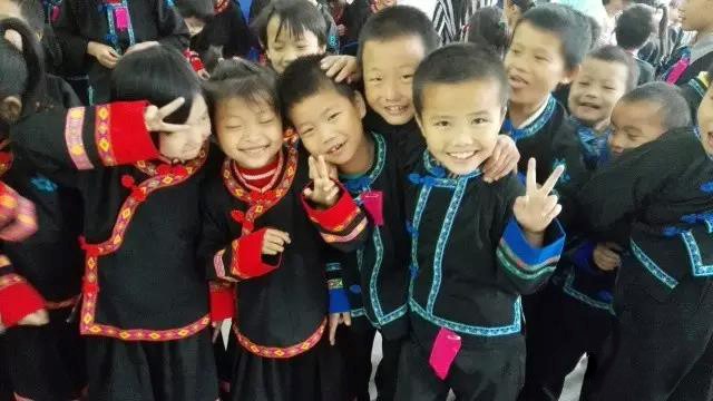 各民族小學(xué)的民族風(fēng)格校服，你更喜歡哪一件呢？