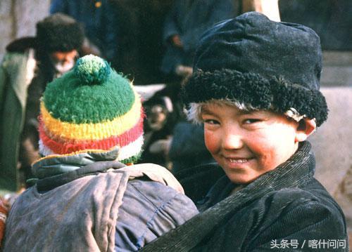 帶你維吾爾族服飾花樣較多，非常優(yōu)美，富有特色